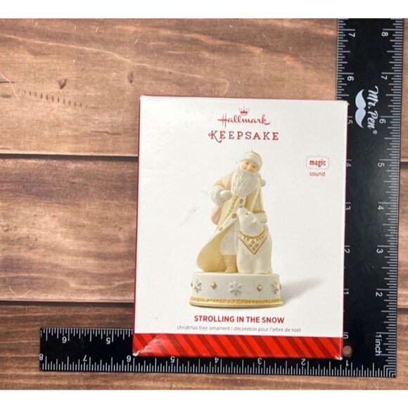 2014 HALLMARK KEEPSAKE ORNAMENT QG01216 STROLLING IN THE SNOW SINGING - Picture 4 of 10